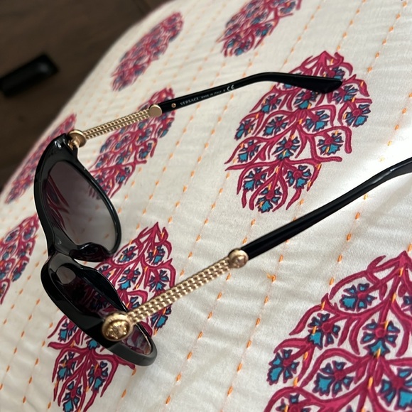 Beautiful Versace, cat eye, sunglasses, ready for vacation! main image 4